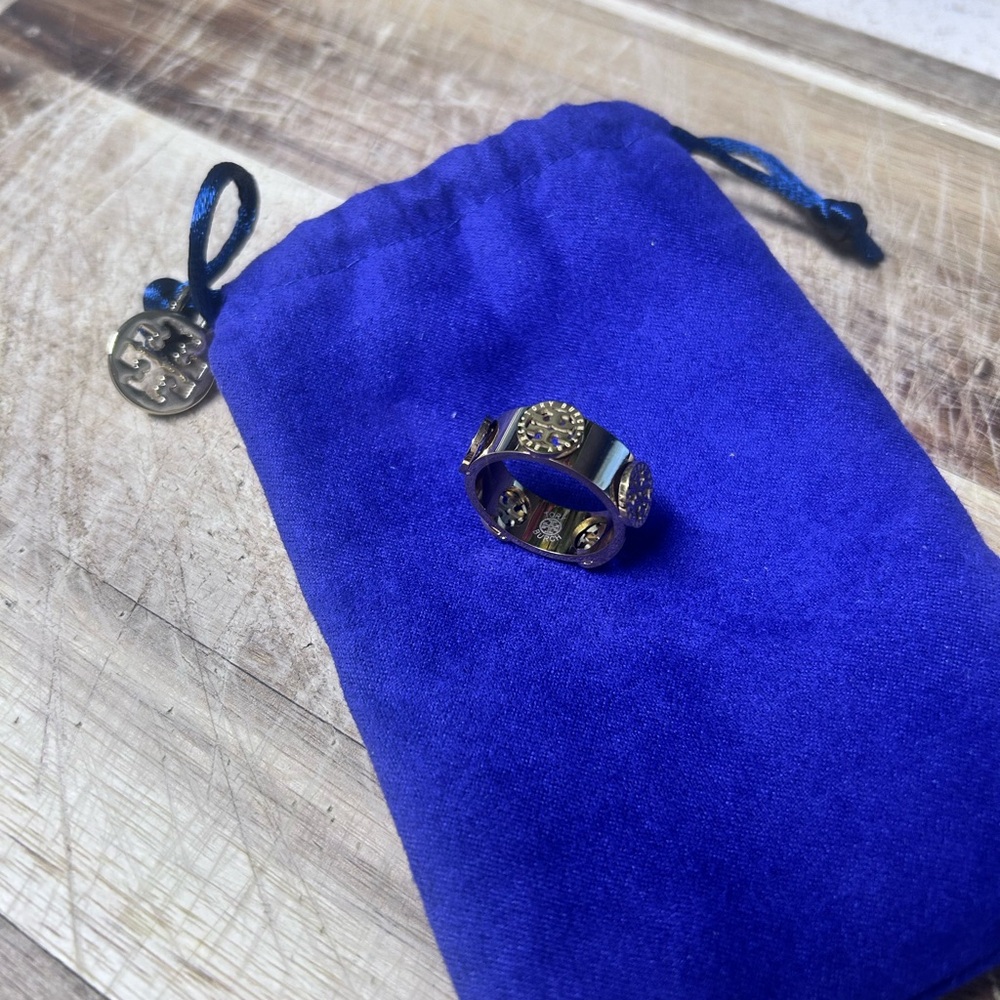 Tory Burch NWOT Gold Logo Ring - Picture 4 of 6